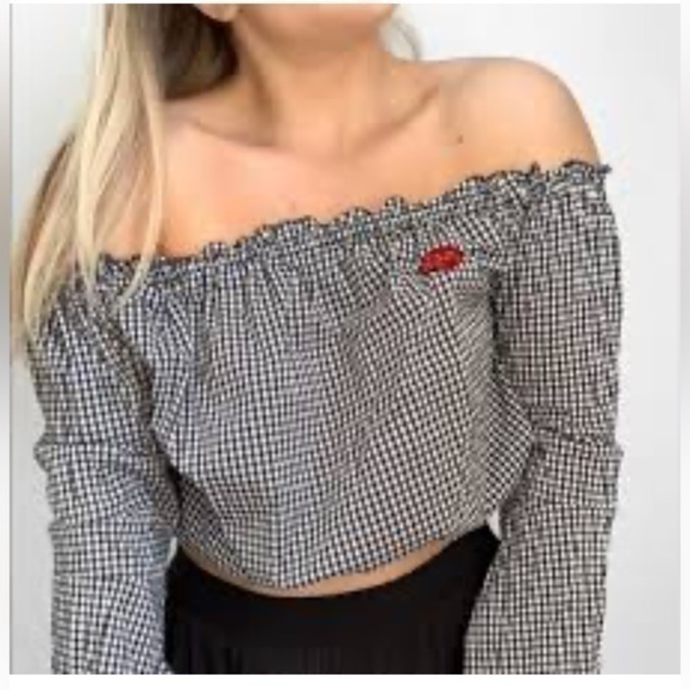 Forever 21 off the shoulder bell sleeves cropped top